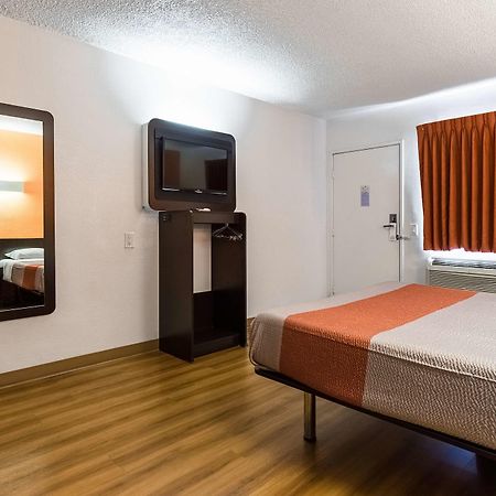 Motel 6-Long Beach, Ca - International City Eksteriør billede