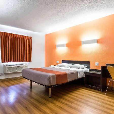 Motel 6-Long Beach, Ca - International City Eksteriør billede