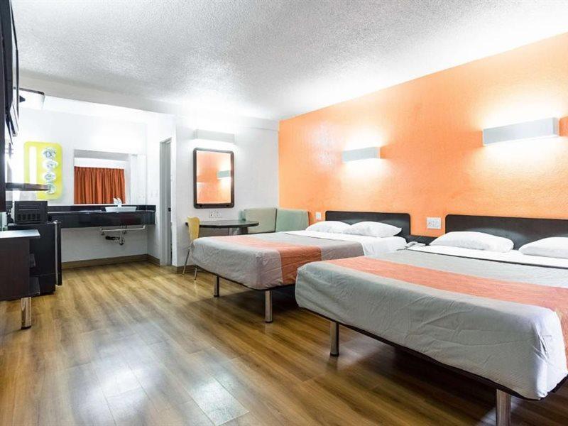 Motel 6-Long Beach, Ca - International City Eksteriør billede