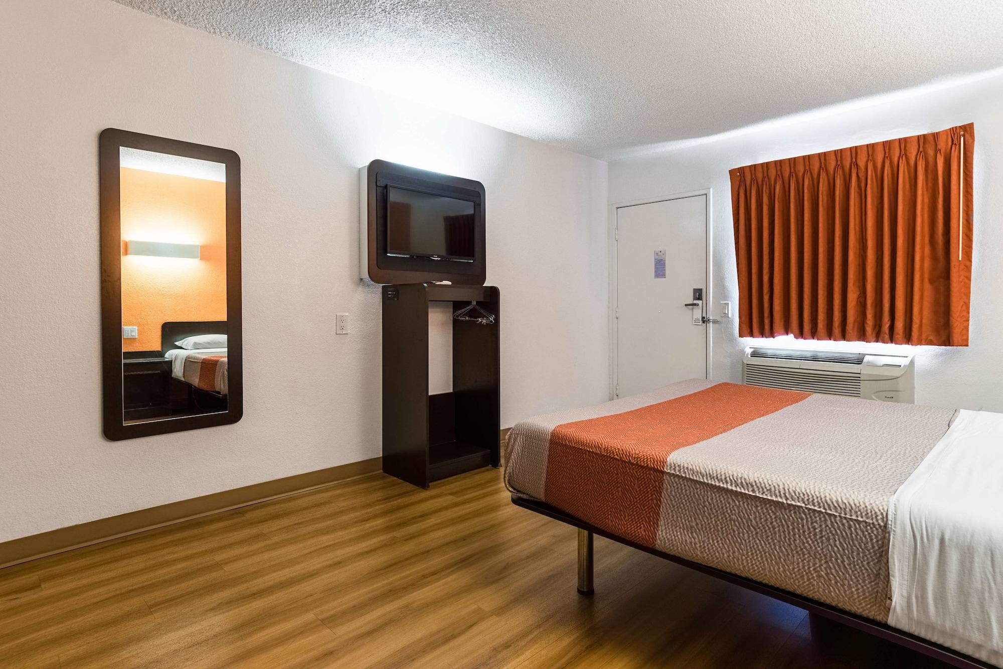 Motel 6-Long Beach, Ca - International City Eksteriør billede