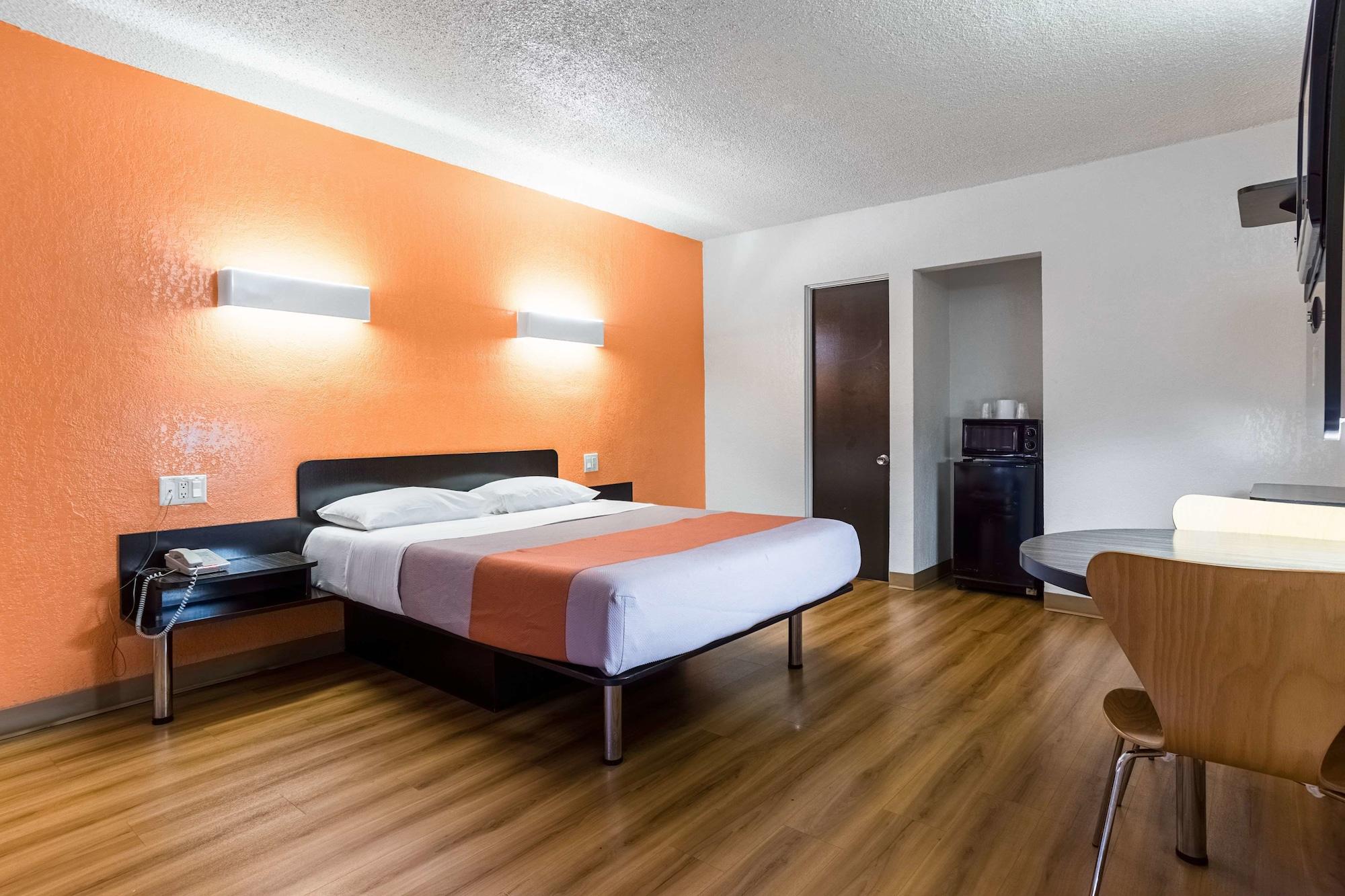 Motel 6-Long Beach, Ca - International City Eksteriør billede