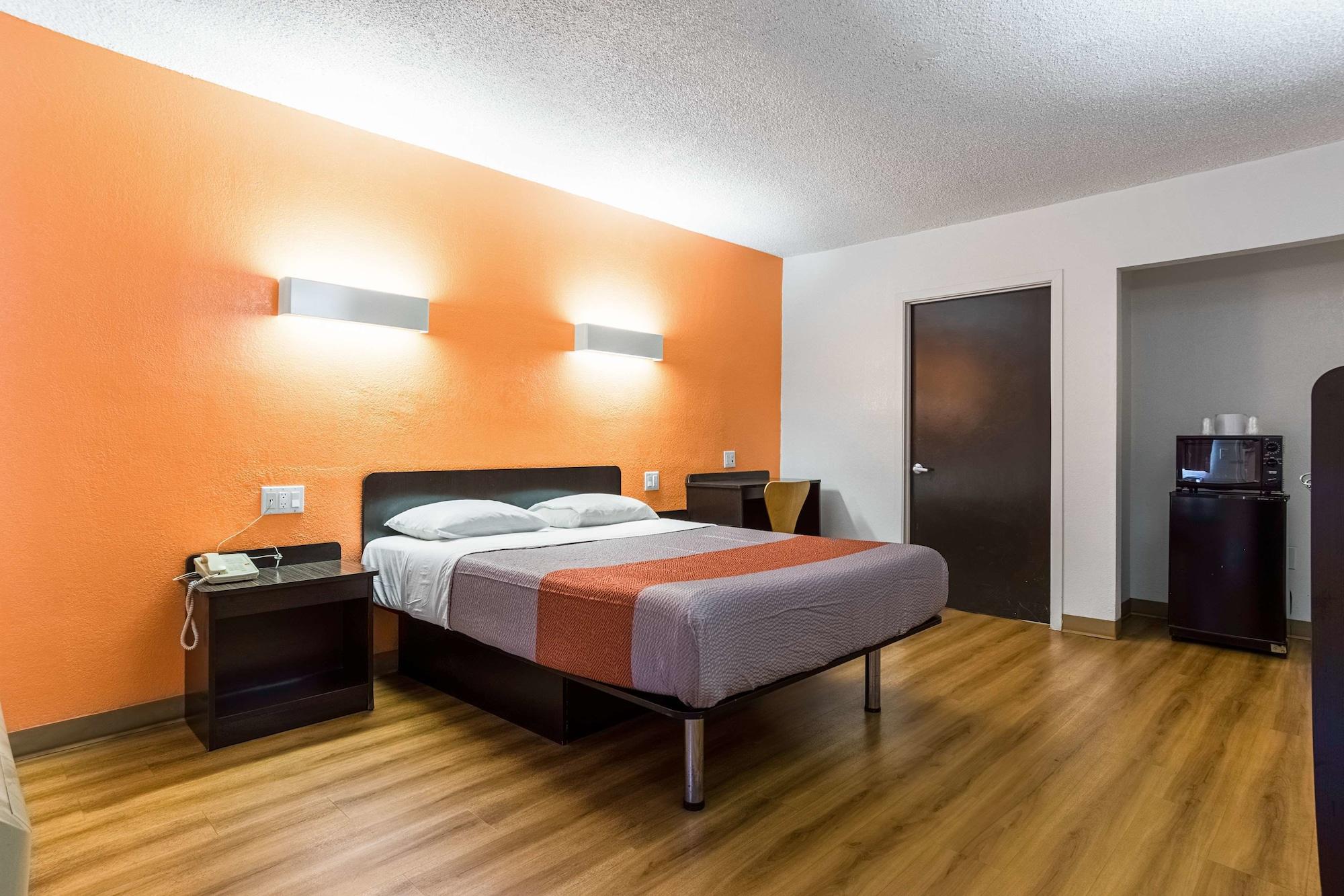 Motel 6-Long Beach, Ca - International City Eksteriør billede