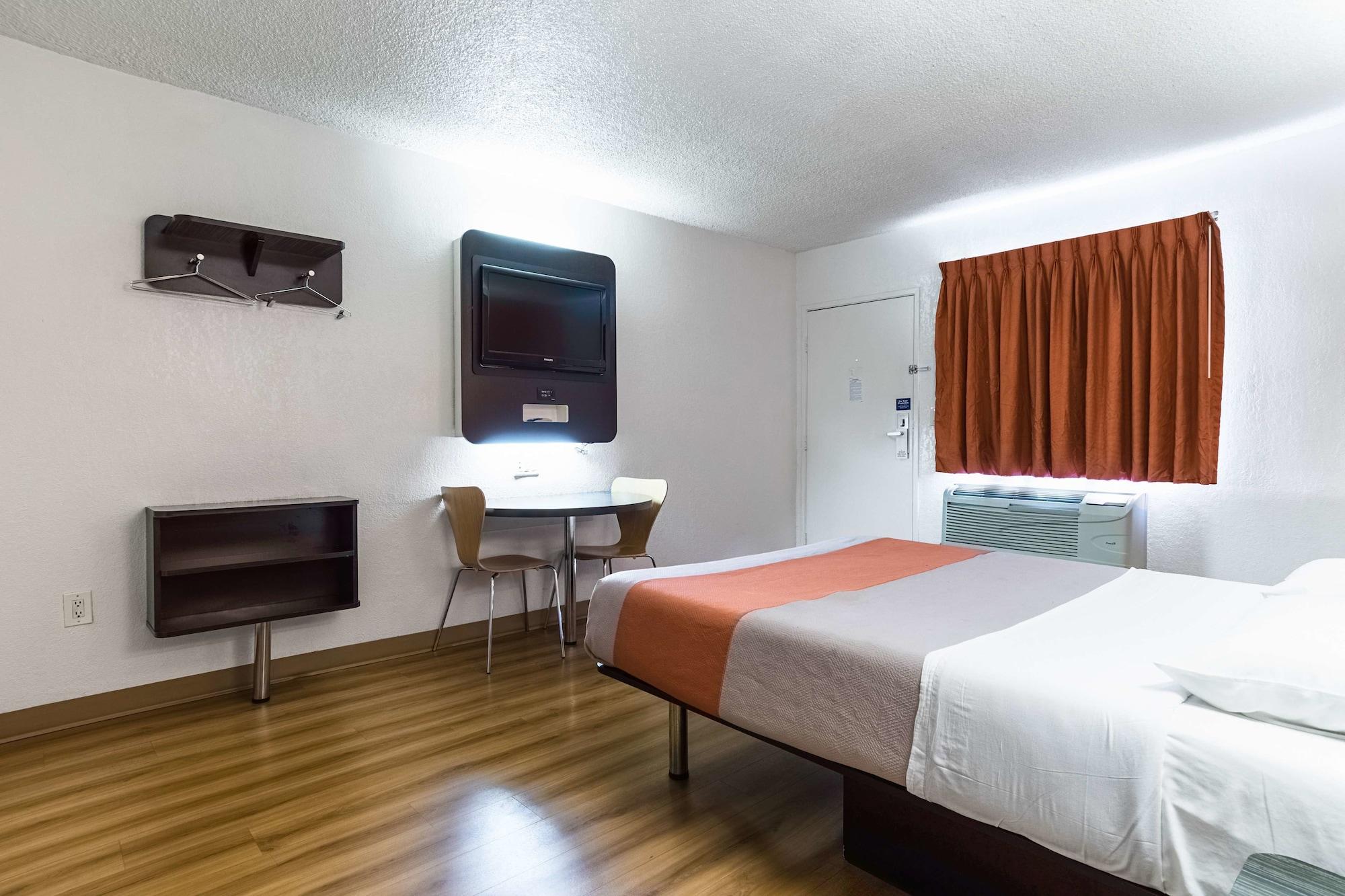 Motel 6-Long Beach, Ca - International City Eksteriør billede
