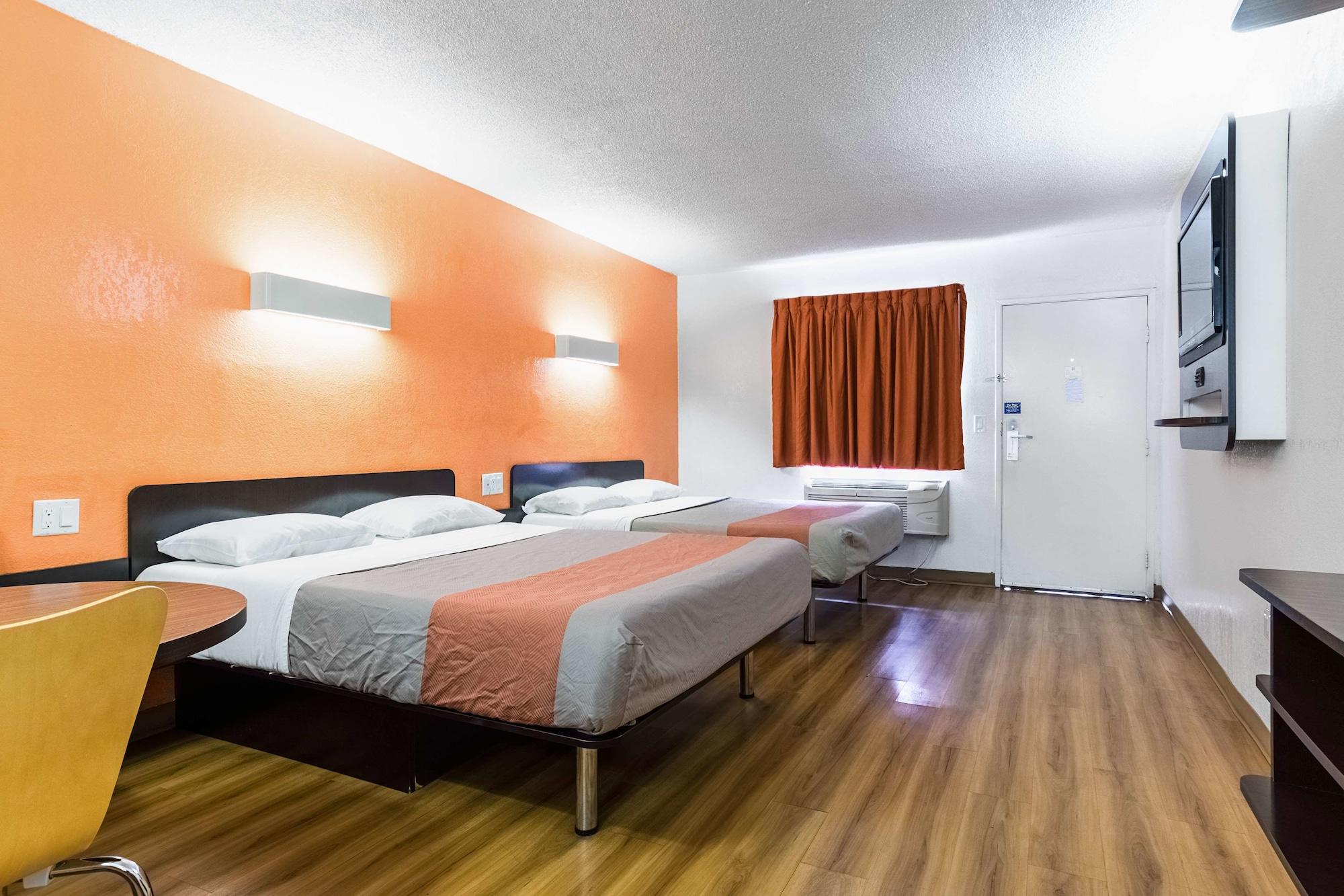Motel 6-Long Beach, Ca - International City Eksteriør billede