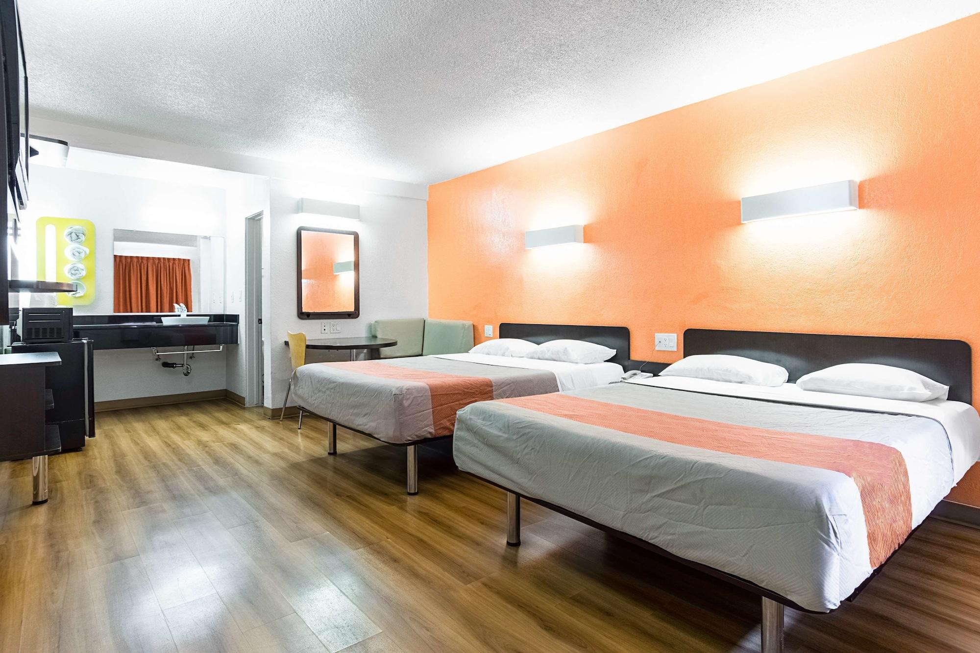Motel 6-Long Beach, Ca - International City Eksteriør billede