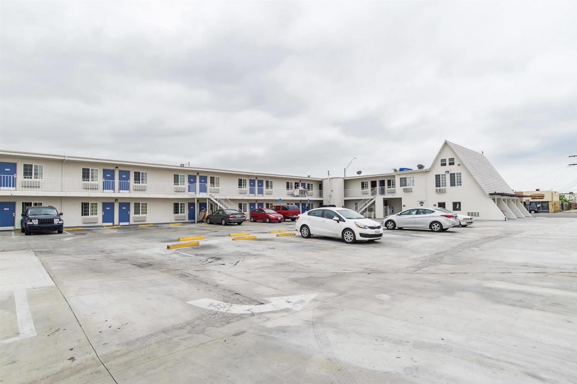 Motel 6-Long Beach, Ca - International City Eksteriør billede