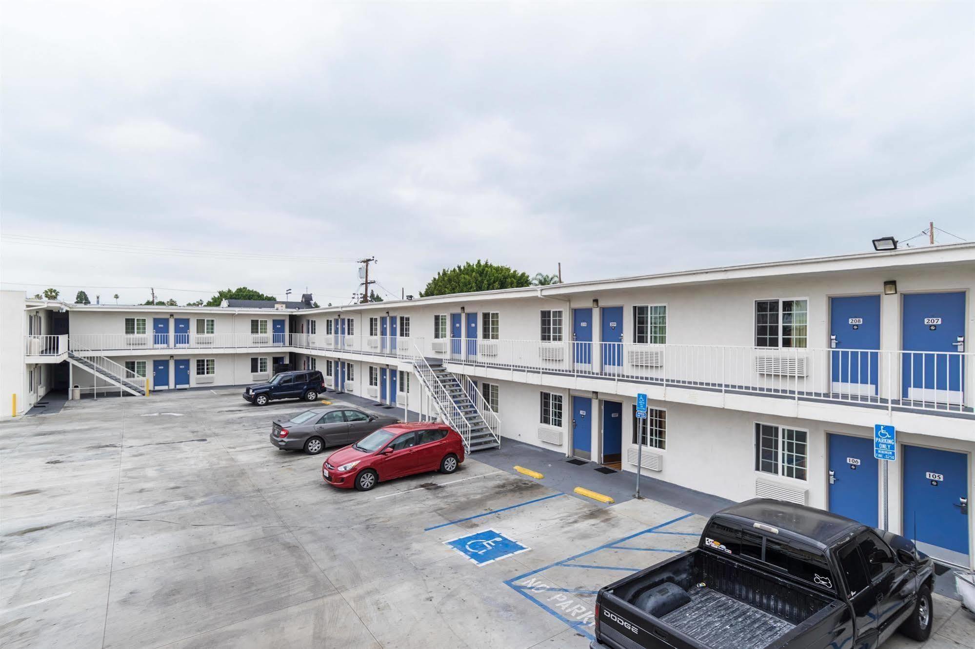 Motel 6-Long Beach, Ca - International City Eksteriør billede