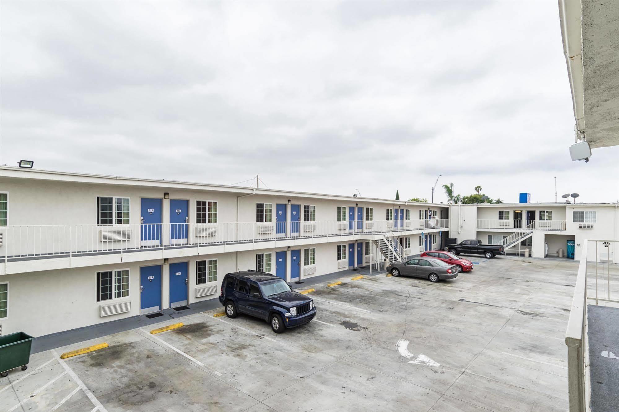 Motel 6-Long Beach, Ca - International City Eksteriør billede