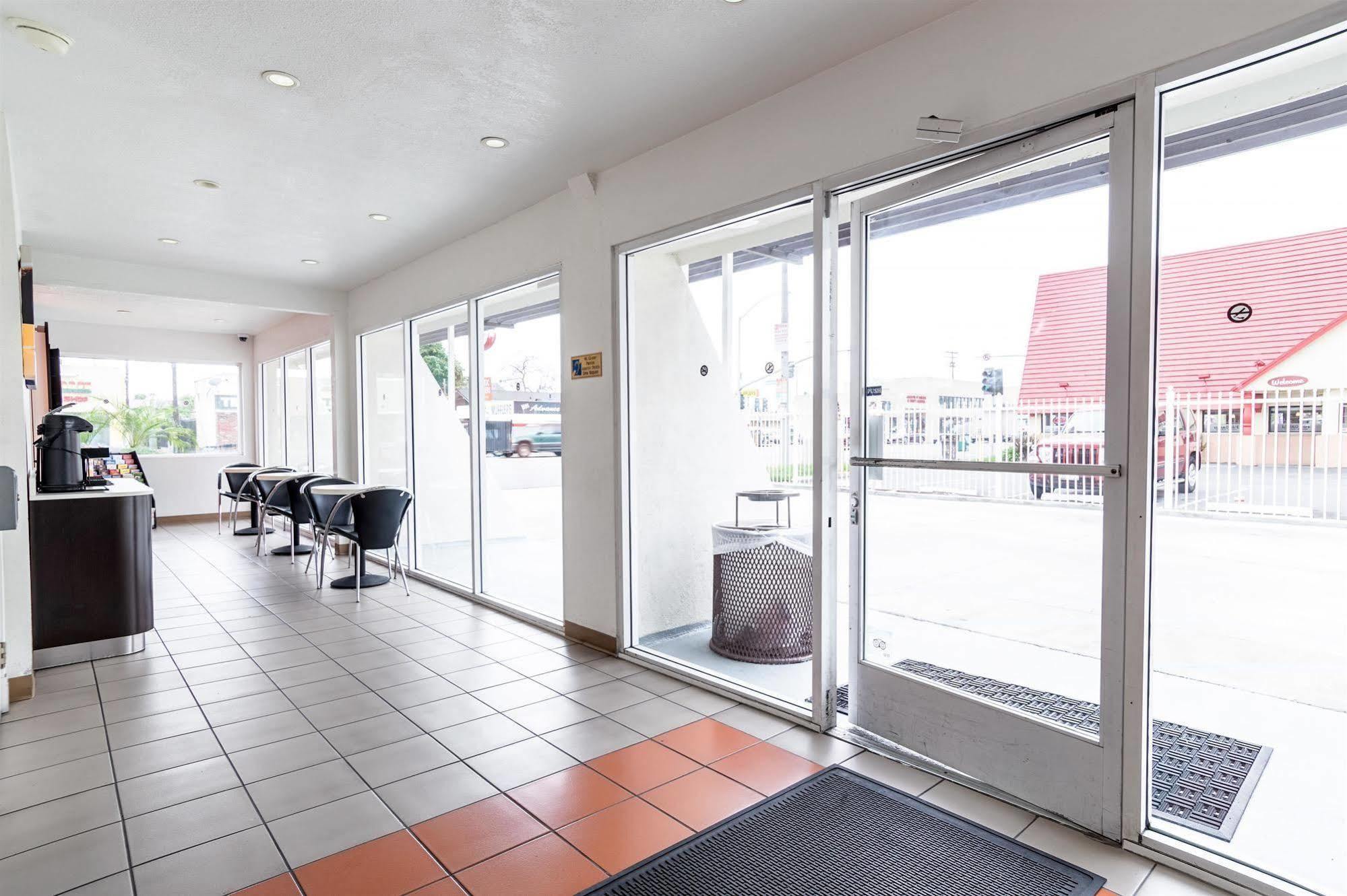Motel 6-Long Beach, Ca - International City Eksteriør billede