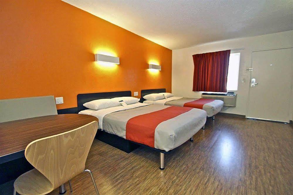 Motel 6-Long Beach, Ca - International City Eksteriør billede