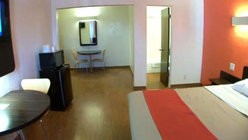 Motel 6-Long Beach, Ca - International City Eksteriør billede
